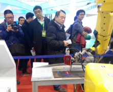 世界機器人大會上的中國紅